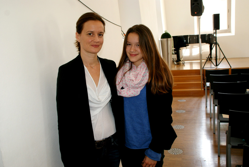 v_li_ Dinah Ehrenfreund-Michler_ Naima Michler.JPG