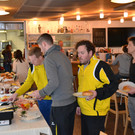 G___ste_beim_Fr__hst__cksbuffet.JPG