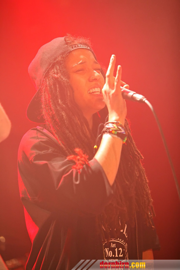 14036243.jpg