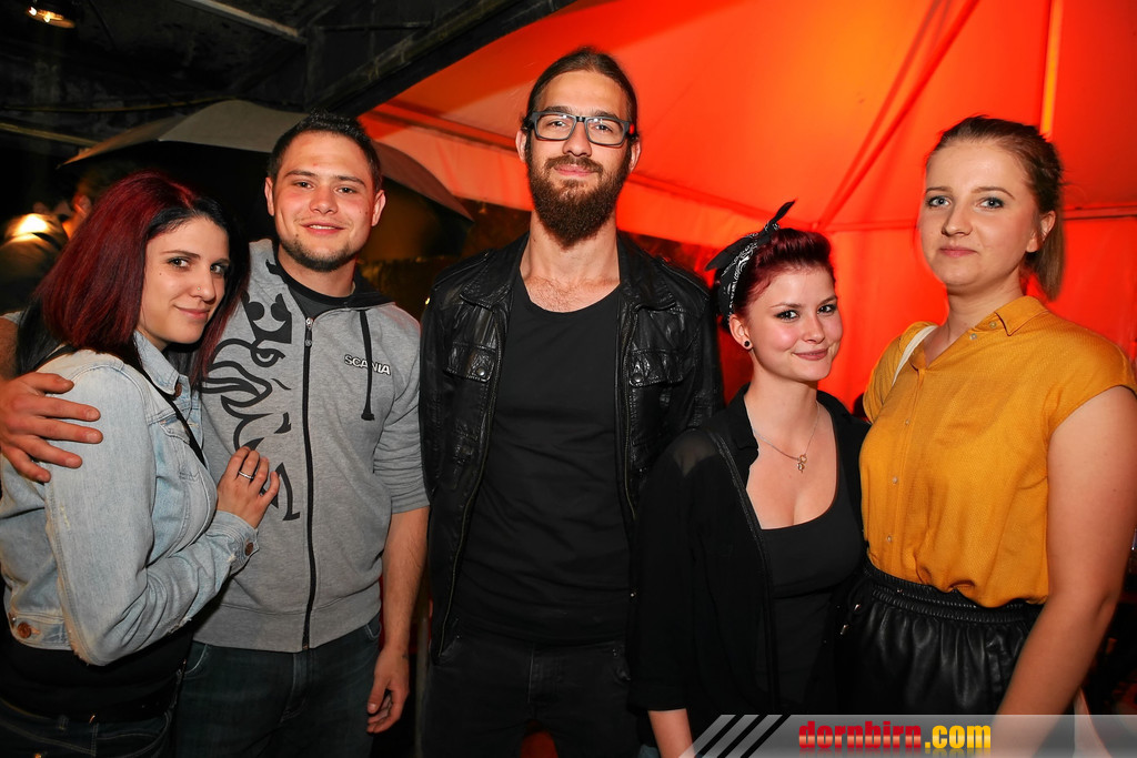 14036187.jpg