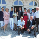 Die Hochzeitsgesellschaft gratulierte herzlich.