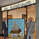 Hubert Thurnhofer mit Ernst Zdrahal vor dem Kunstraum.jpg