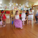 Omas und Opas im Kindergarten Bings