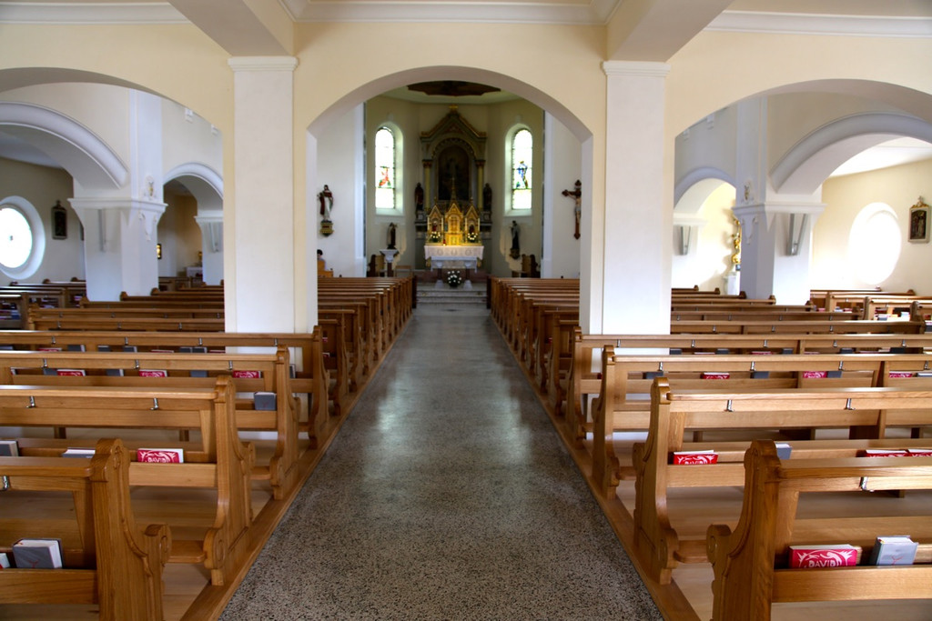 KOE_Pfarrkirche Gisingen Innenraum 9.jpg
