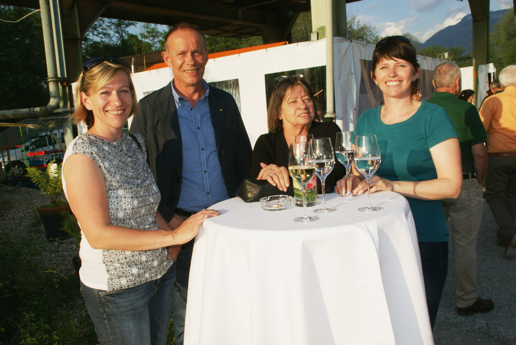 Franz Kopf mit Katnharina_ Inge und Christine.JPG
