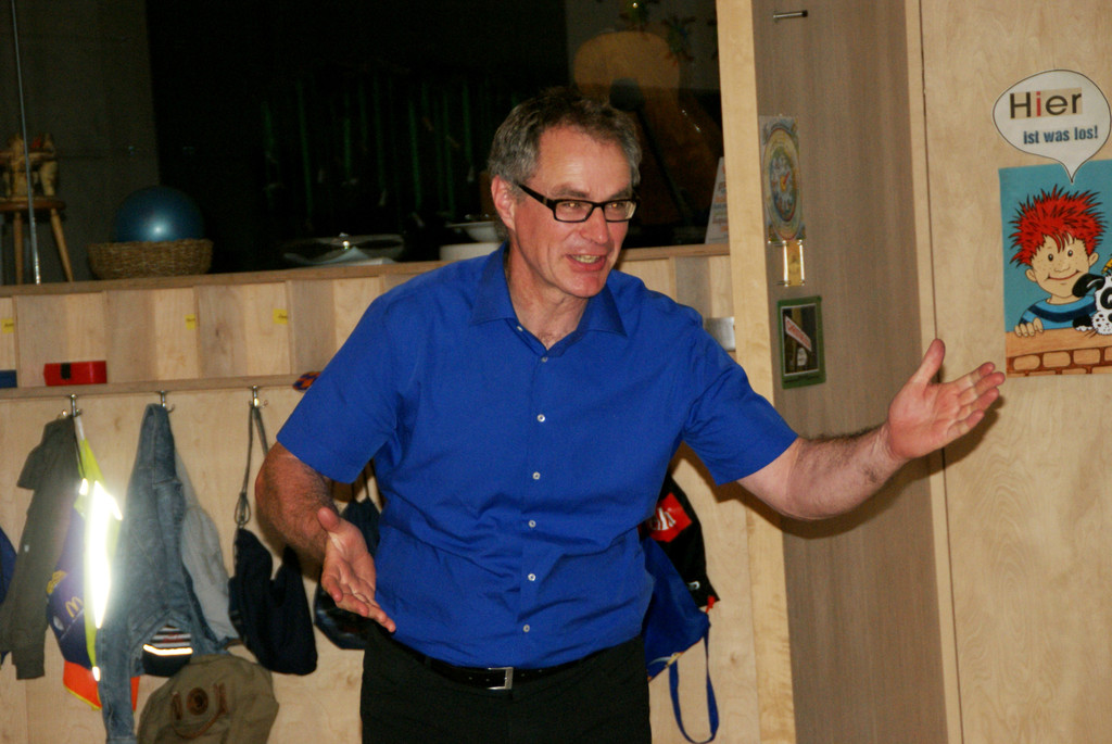 Helmut Giesinger - Darf ich bitten_ zum Mundartmai.JPG