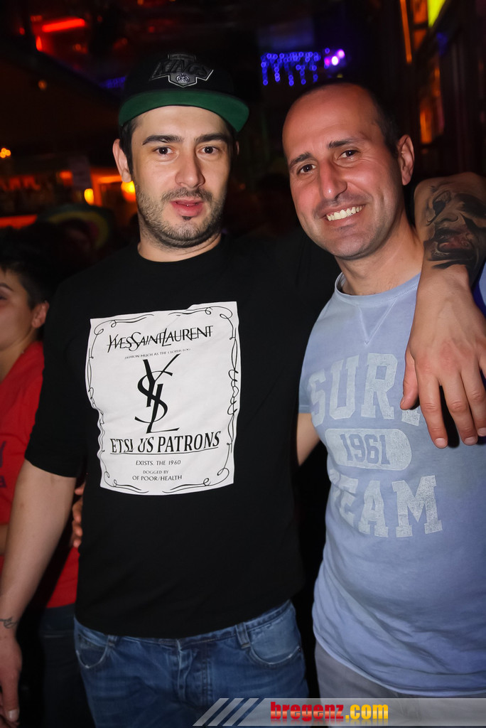 14043811.jpg