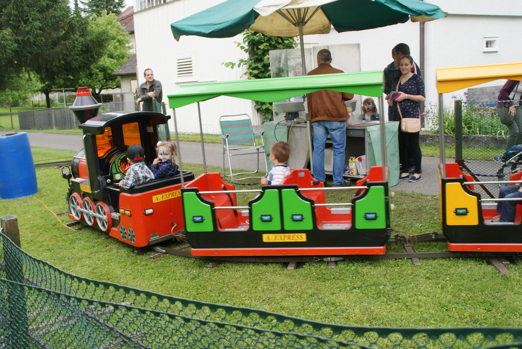 Die Kleinen hatten ihren Spa__ beim Z__glefahren.JPG