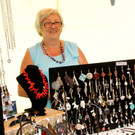 Gertrud Feurer aus Lustenau mit Schmuckkompositionen.JPG