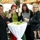 v_li_ Hasan_ Daniela_ Tina und Franzi genossen einen fr__hlichen Tag auf dem Markt.JPG