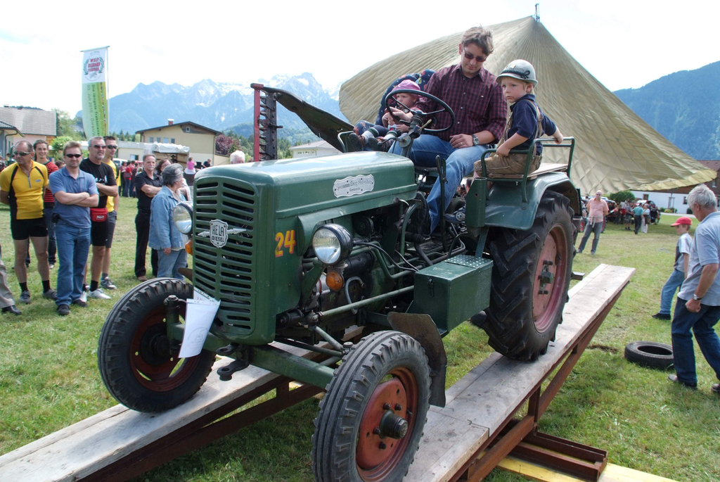Traktor _3__JPG-1274607654