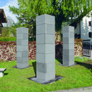Friedhof_Errichtung_der_Stelen_2015-04-27_DSC06669_ausgew__hlt_CMYK.JPG