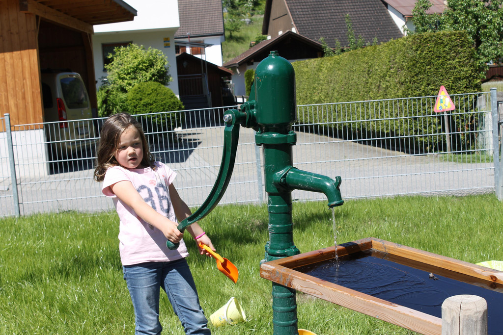 Kinderspielplatz 009.JPG