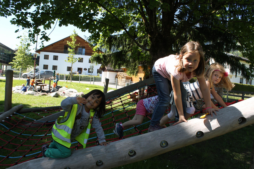 Kinderspielplatz 020.JPG