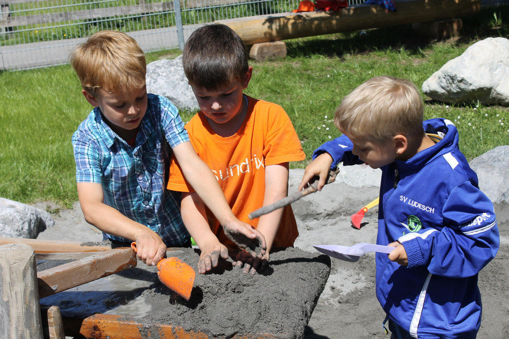 Kinderspielplatz 025.JPG
