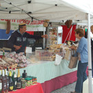 Impressionen des italienischen Marktes am Schrunser Kirchplatz