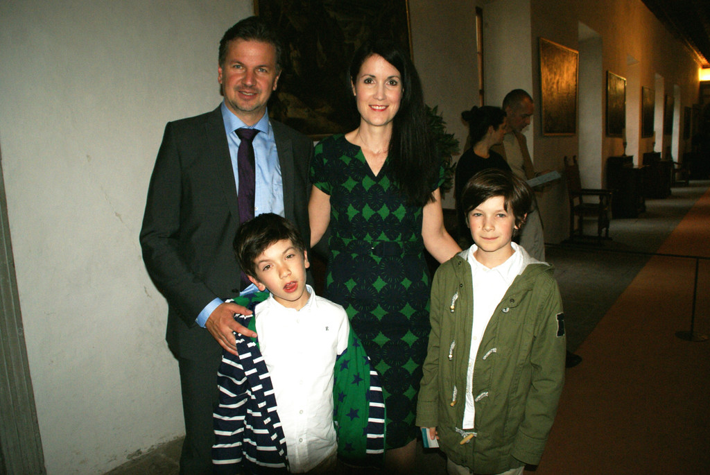Jessica  und Markus Schadenbauer-Lacha mit Tizian und Konstantin.JPG