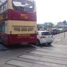 Feuerwehr-Einsatz in Wien-Leopoldstadt: Touristenbus rammte einen Pkw