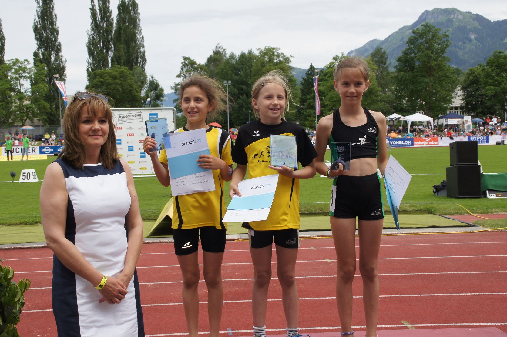 Jolien Siegerehrung 600m.jpg