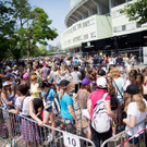One Direction-Fans campieren vor dem Wiener Happel-Stadion