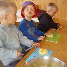 Es gibt Kaiserschmarren - Waldtag_ am 20_5 _6_.JPG