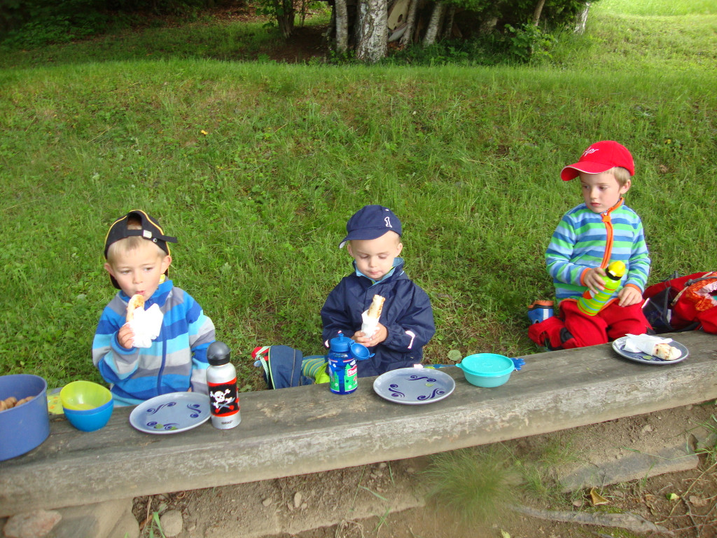 Waldspielgruppe 10_6 _26_.JPG