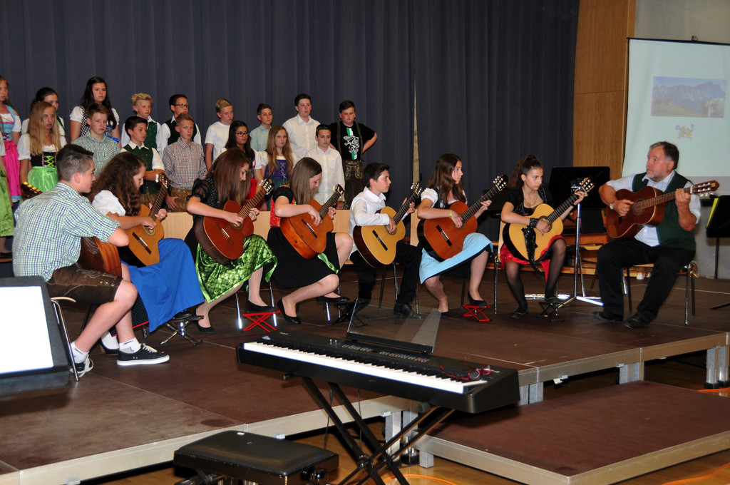 Gitarrenensemble_der_NMMS_Gratwein.jpg