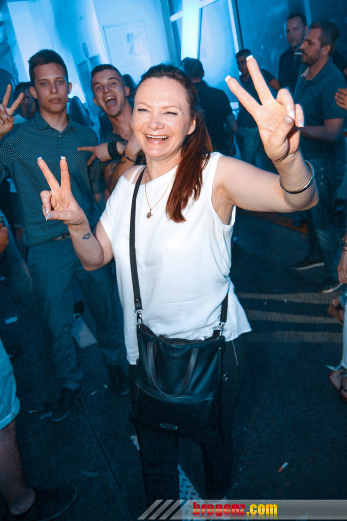 14060477.jpg