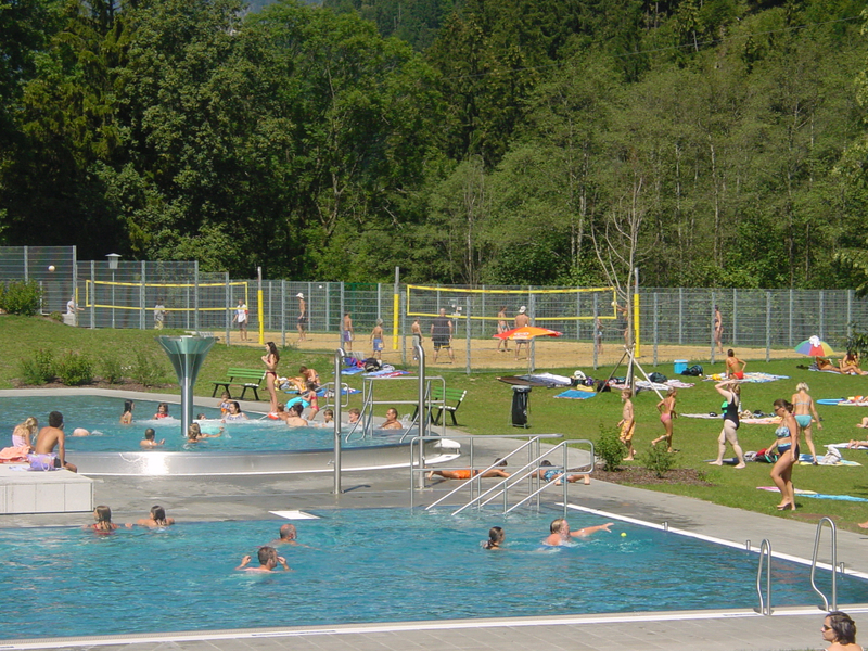 Becken_und_Beachvolleyballplatz_JPG-1274792093