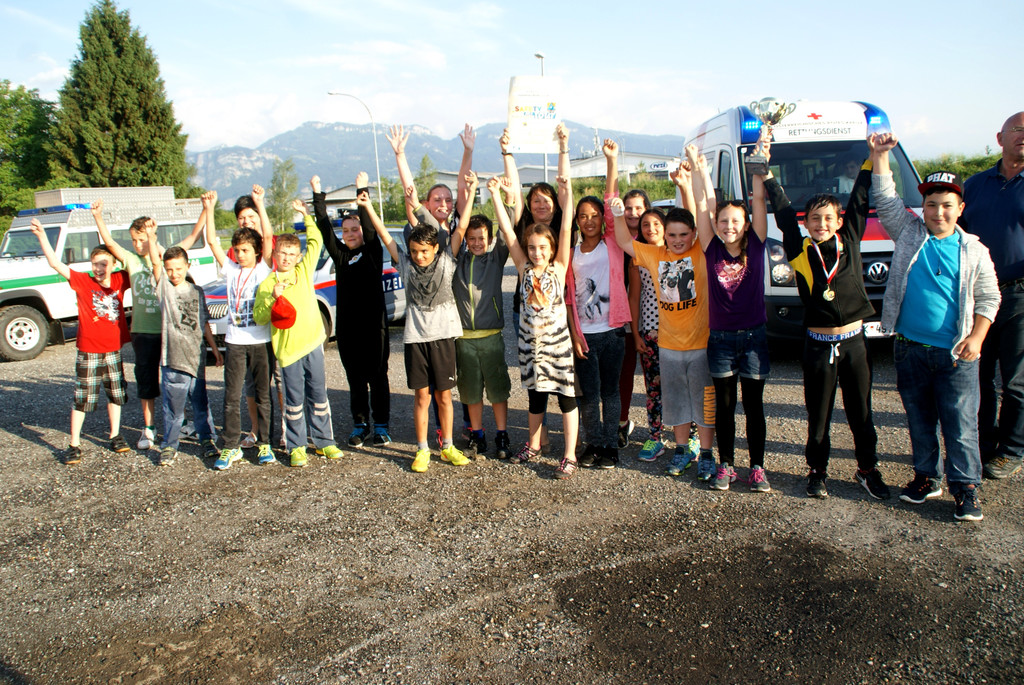 Die glorreichen Sieger wurden w__rdig empfangen.JPG