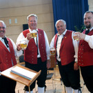 Michael Halfer _re__ mit seinen Musikanten.JPG