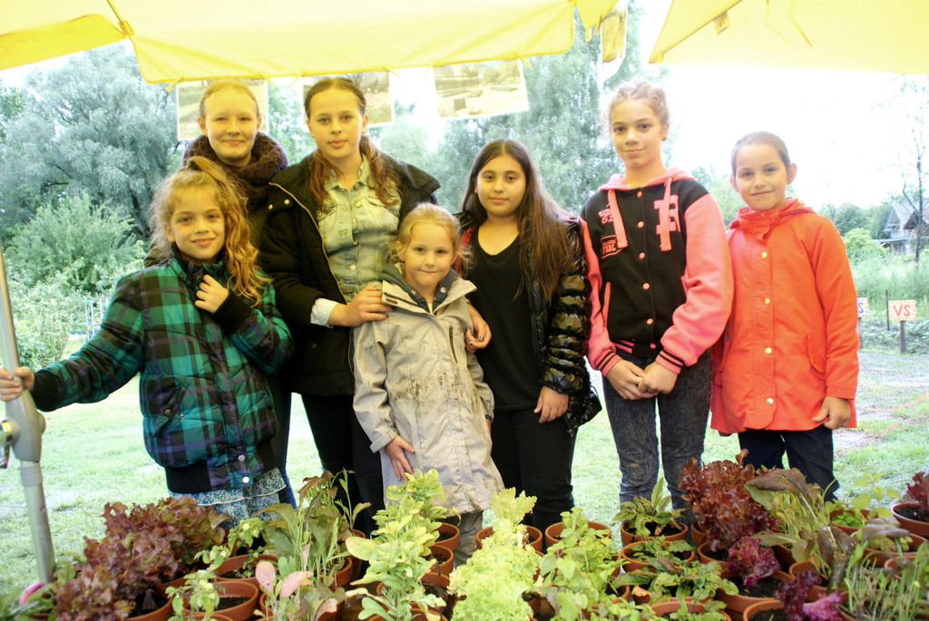 Nora_ Annika_ Esra_ Ilayda_ Elif_ Efza_ Noemi.JPG