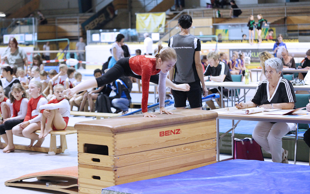 Landesjugendturnfest Lustenau Turn10 Eishalle Kastensprung.jpg