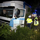 Götzis: Mit Sattelzug im Straßengraben gelandet