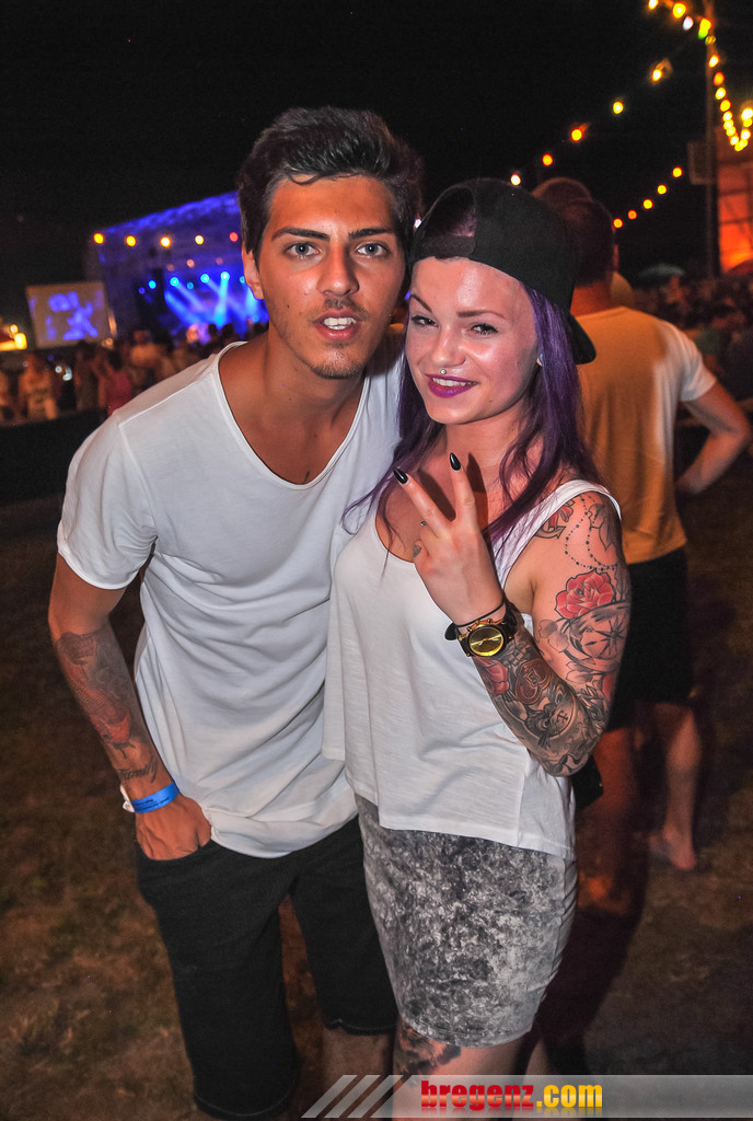 14074087.jpg