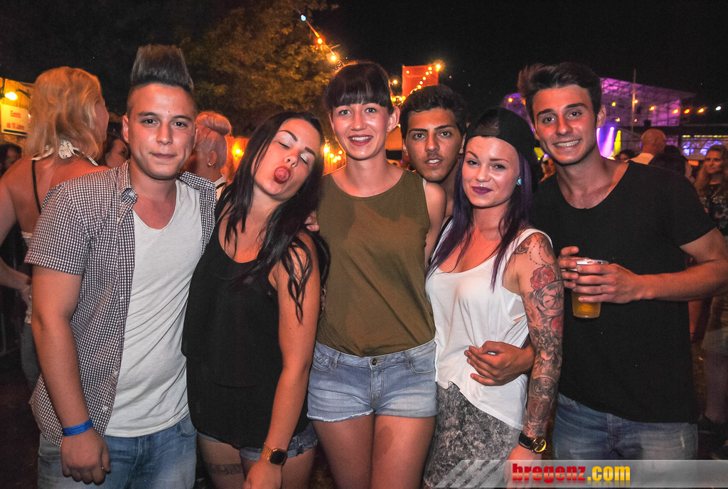14074086.jpg