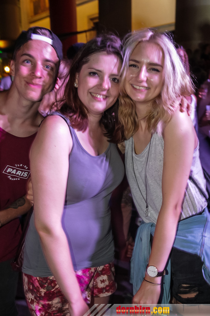 14073757.jpg