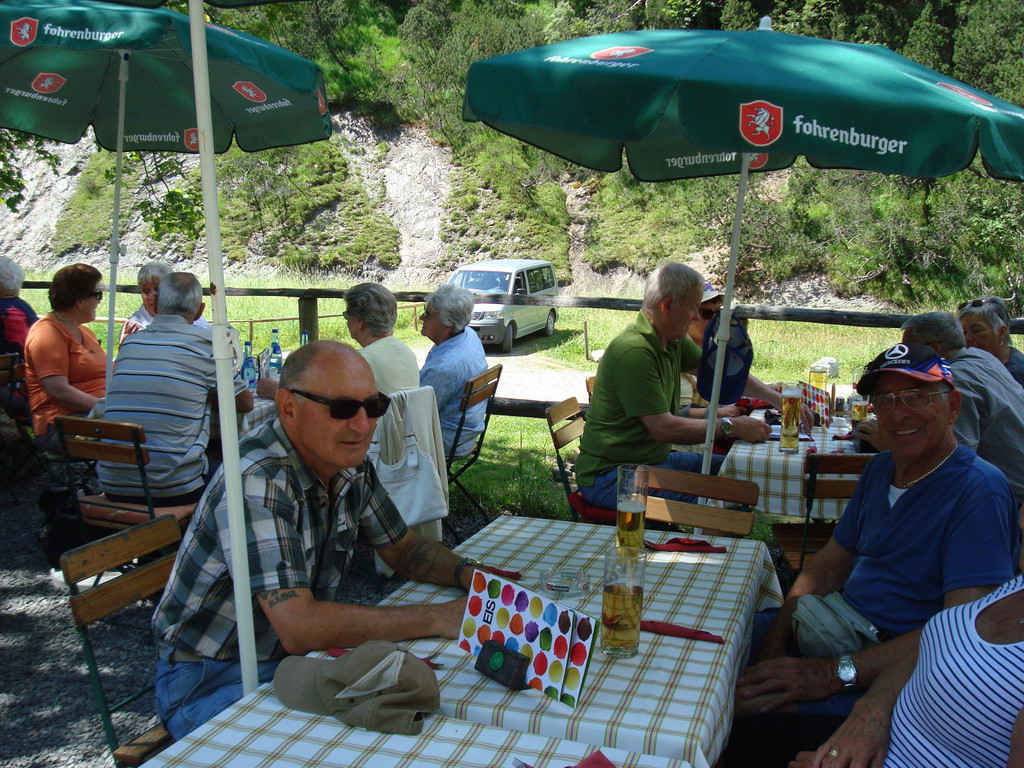 Gem__tlichkeit im Gastgarten.jpg