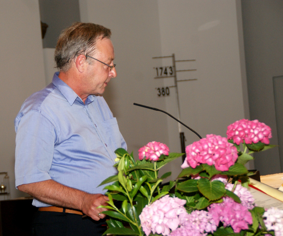 Markus H__mmerle hielt die Laudatio auf Pfarrer Drexel.JPG