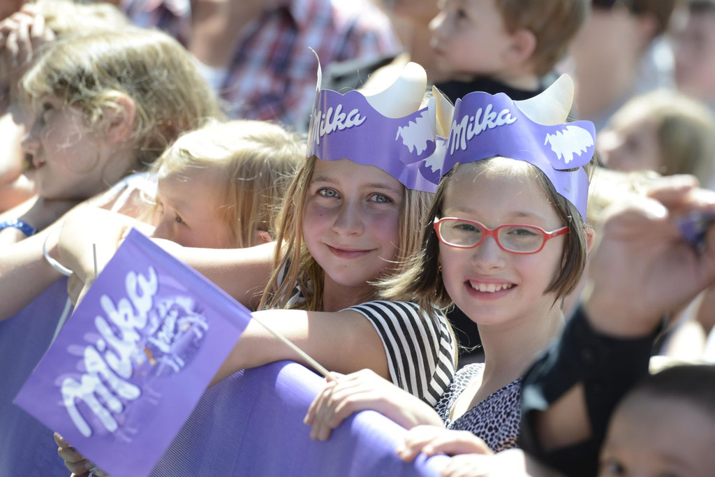 Milka-Fans-vor-der-Buehne.jpg