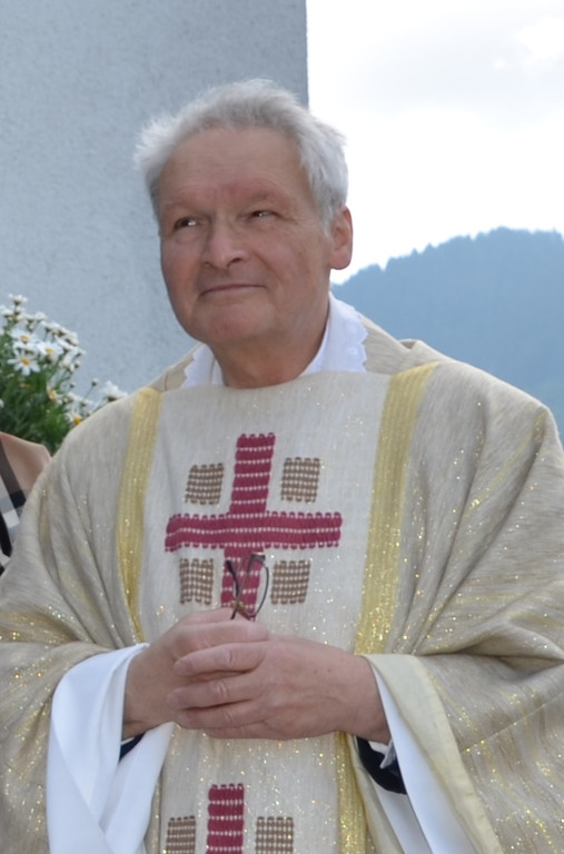 Pfr_Felix Zortea_Erstkommunion Dafins 13.jpg