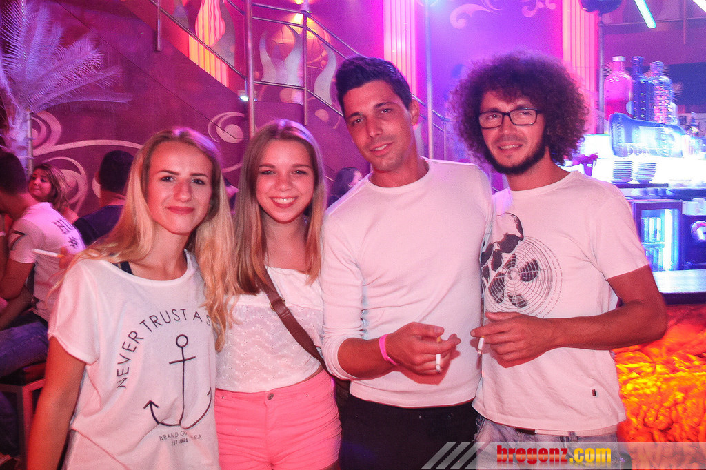 14077815.jpg