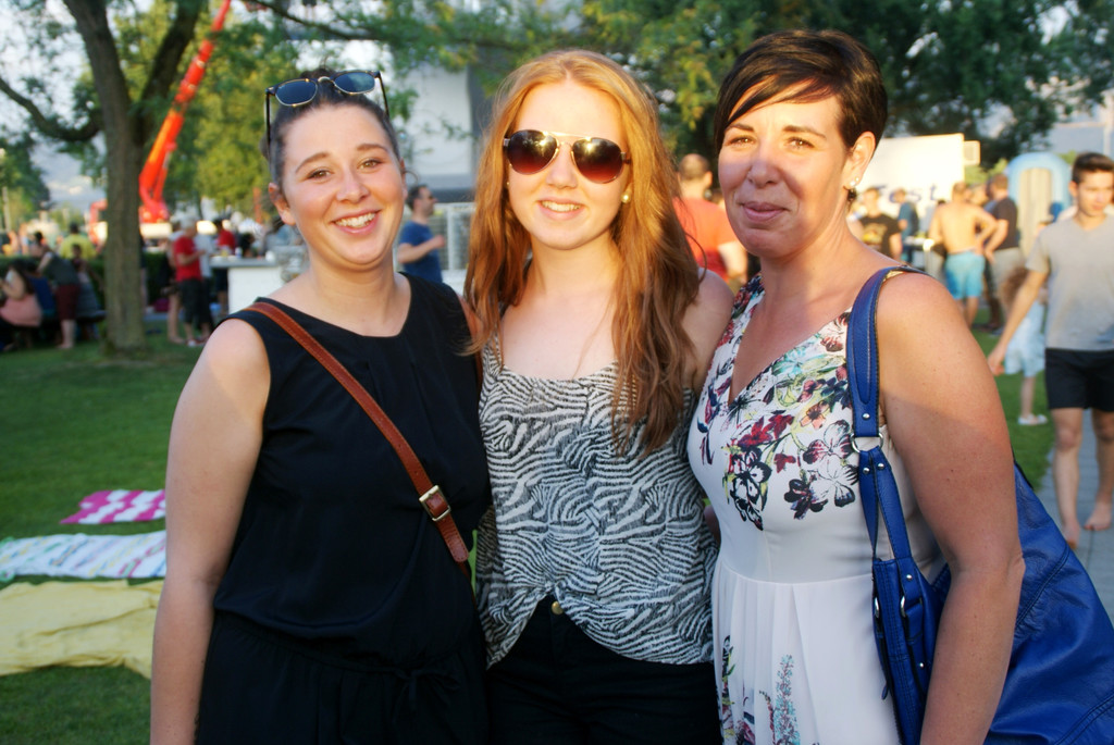 v_li_ Eva-Maria_ Michelle_ Nina.JPG