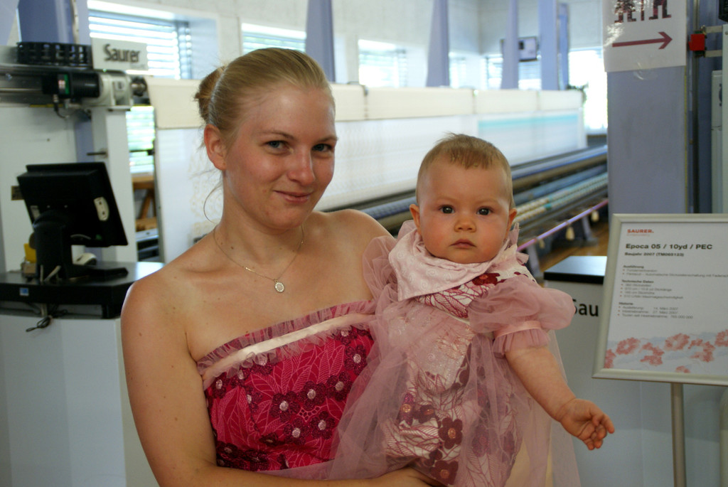 Die vierte und f__nfte Generation Melanie mit Nichte Lorena _8Mte_.JPG