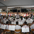 Das Sommerkonzert der Militärmusikkapelle in der überdachten Open-Air-Arena im Lochauer Schulhof hat langjährige Tradition.