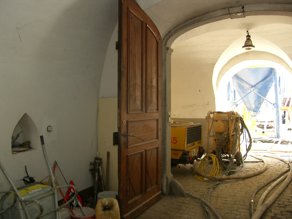14_JPG-1275052333