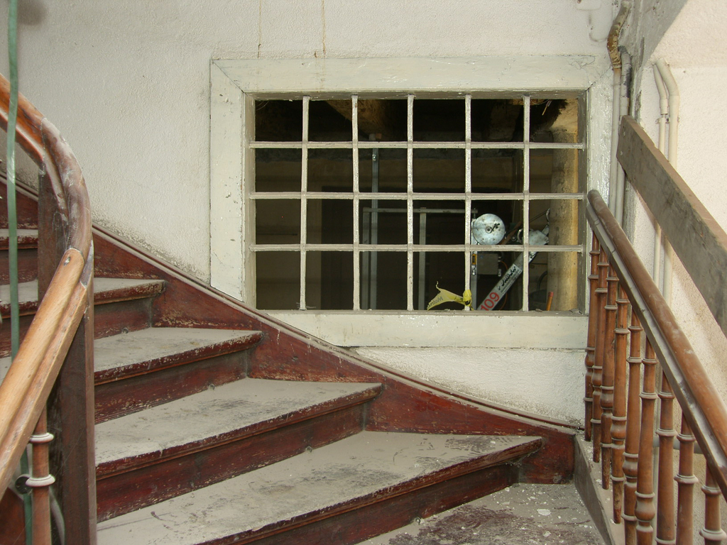 23_JPG-1275052446