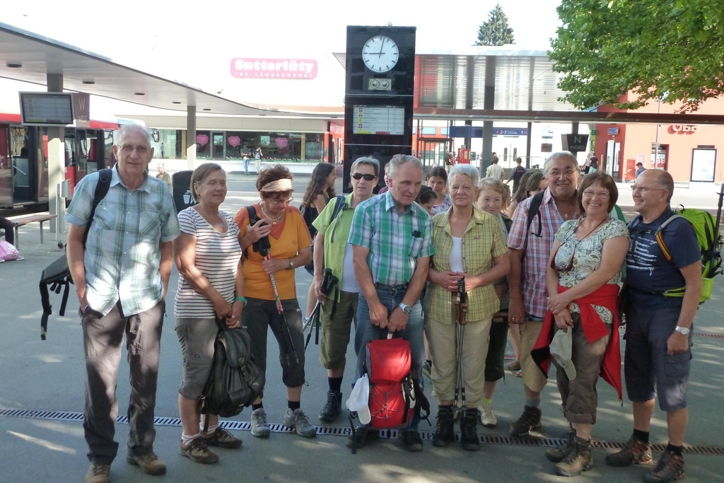 Der Bus kommt bald.JPG