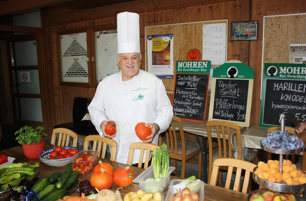 Ferien KOCHEN MIT BRUNO Tennisplatz 2015 _3_.JPG