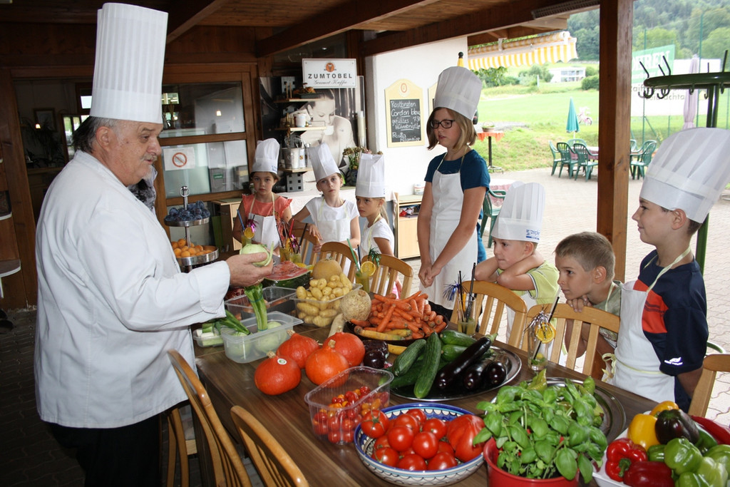 Ferien KOCHEN MIT BRUNO Tennisplatz 2015 _2_.JPG